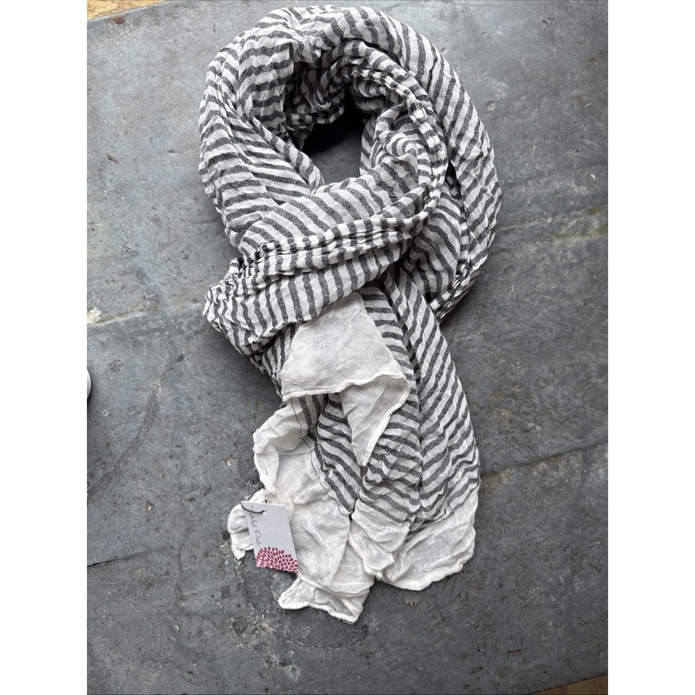 TICKLED PINK INSECT SHIELD SCARF. Gray/White. BRAND NEW WITH TAG!!